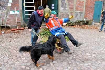 You are currently viewing Aufräumen und lachen – Ein guter Start ins neue Jahr an der Wassermühle Karoxbostel