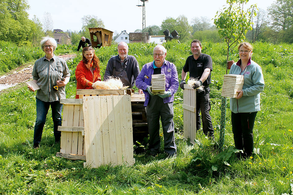 Read more about the article Neues Wildbienen-Hotel zum Weltbienentag an der Wassermühle Karoxbostel