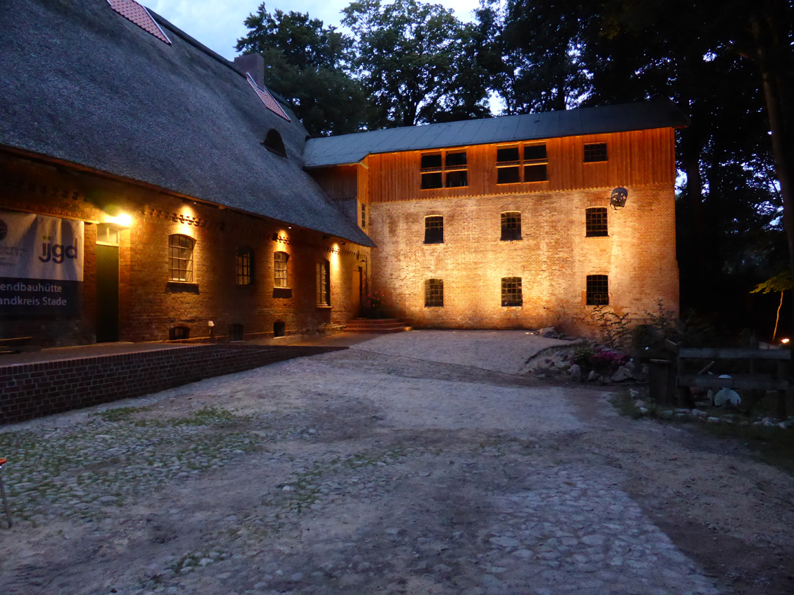 You are currently viewing Literaturfest Niedersachsen zu Gast an der Wassermühle Karoxbostel