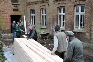 Mehr über den Artikel erfahren Holz in der Hütt’n